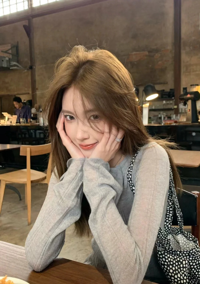 tóc màu nâu lạnh