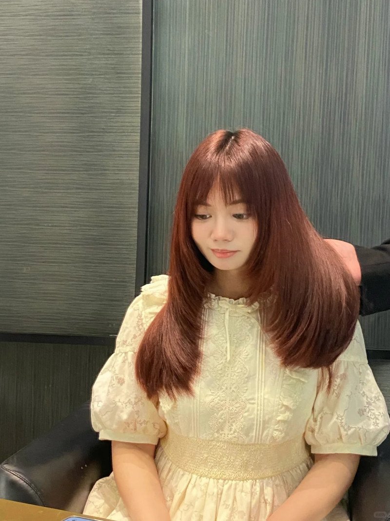 tóc màu nâu lạnh