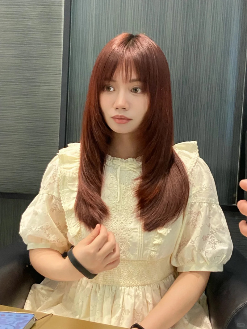 tóc màu nâu lạnh