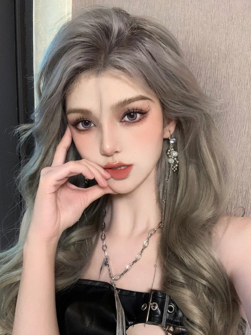 tóc màu nâu lạnh