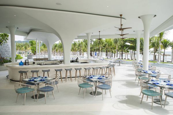 Không gian nhà hàng ClubHouse tại Premier Residences Phu-Quoc EmeraldBay