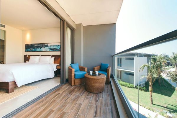Phòng suite 1 giường ngủ với ban công hướng biển tại Novotel Phú Quốc