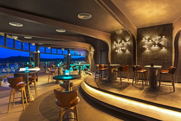 Không gian nhà hàng Muse Rooftop Bar tại Premier Residences Phu-Quoc EmeraldBay