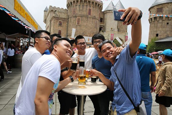 Thử sức với món dê và ly bia tươi ở nhà hàng