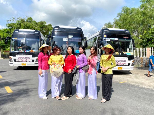 thuê xe hợp đồng 18 chỗ