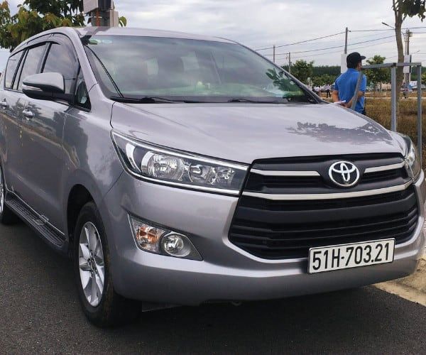 thue-xe-kia-carnival