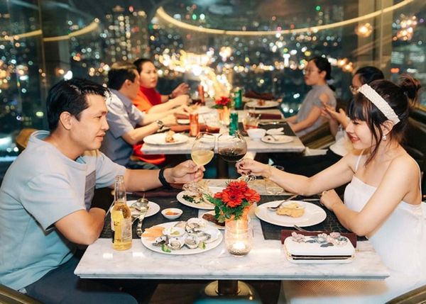 Báo cáo thị trường F&B tại Việt Nam 2022 cho thấy 23-30 là độ tuổi có tần suất đi ăn, uống ngoài nhiều nhất