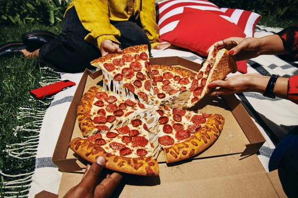Pizza khổng lồ “Big New Yorker” của Pizza Hut