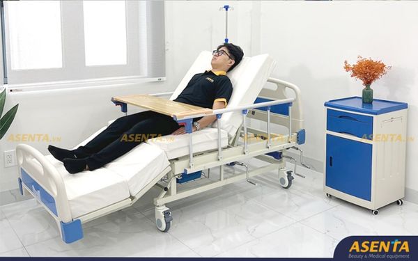 Hình ảnh thực tế của giường bệnh nhân 4 tay quay đa chức năng B01-I