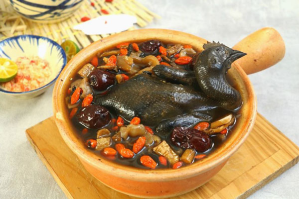 Mastering the Art of Making Traditional Chinese Herbal Chicken Soup