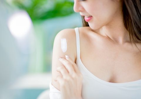 Sự thật phũ phàng đằng sau những lời quảng cáo “dưỡng trắng da an toàn với hiệu quả thần thánh”