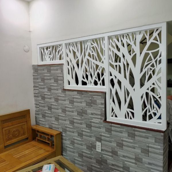 Xây vách ngăn cầu thang gỗ phòng khách tại quận Tân Phú