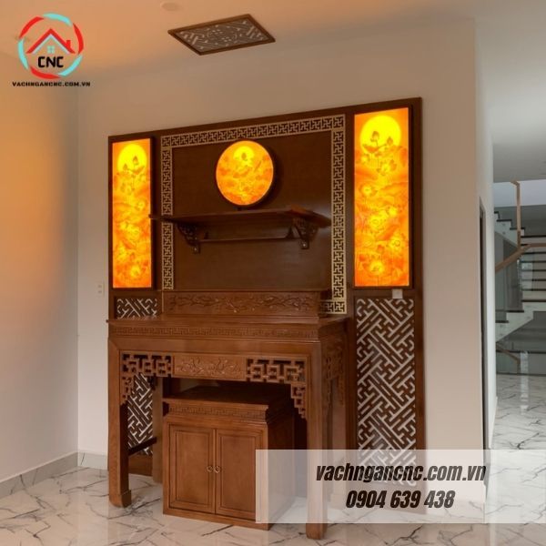Tạo nét đẹp độc đáo với vách gỗ ngăn phòng thờ trong ngôi nhà