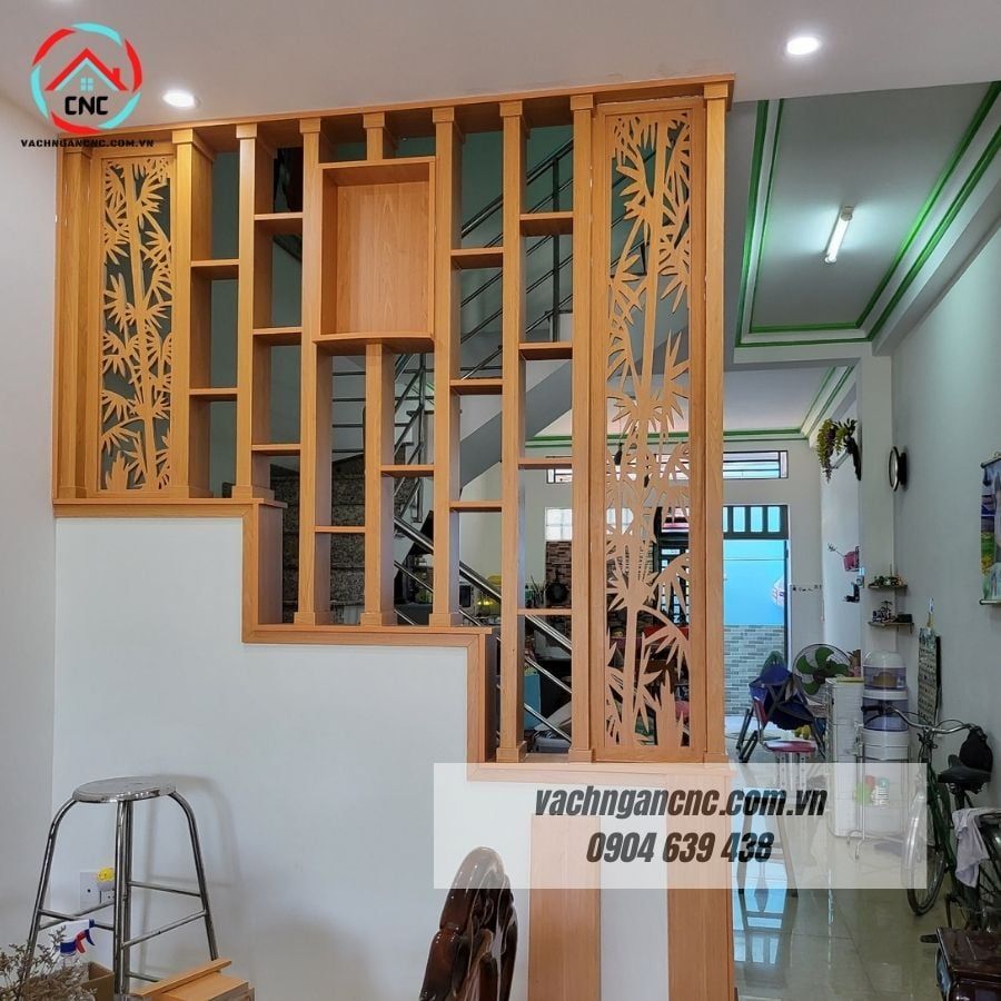 Vì sao nên làm vách ngăn cầu thang trong phòng khách?