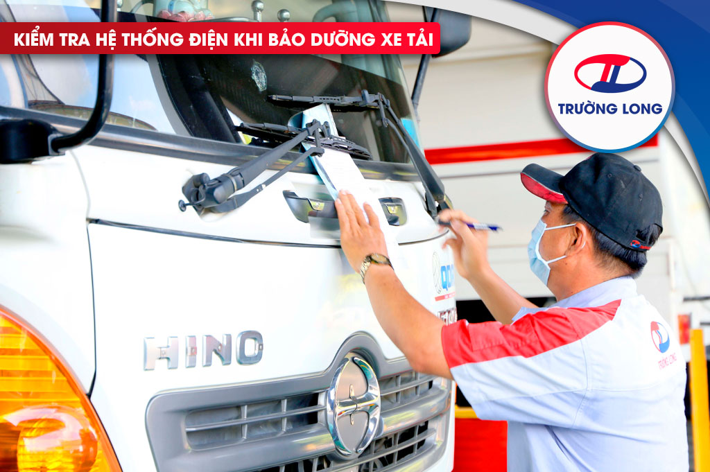 Kiểm tra hệ thống điện khi bảo dưỡng xe tải tại Hino Trường Long