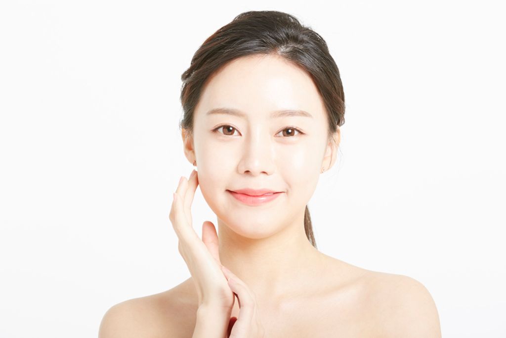 5 bước dưỡng trắng da mặt buổi sáng cơ bản nhất