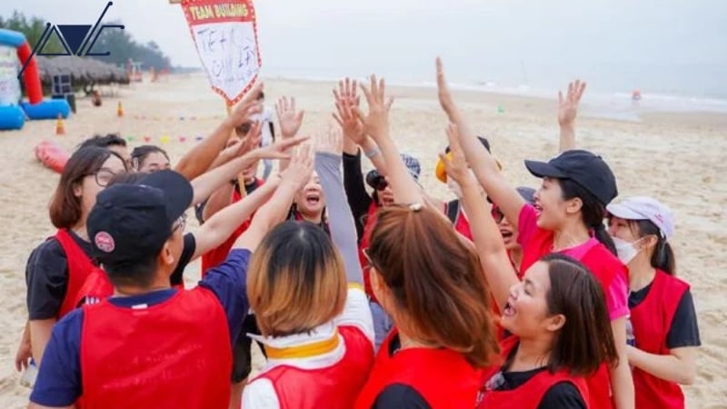 10+ TRÒ CHƠI SÂN KHẤU TEAMBUILDING: KHUẤY ĐỘNG KHÔNG KHÍ