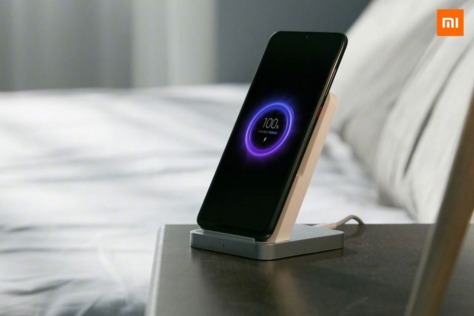 Xiaomi vừa cho ra mắt bộ sạc không dây làm mát bằng không khí dọc 30W với giá chỉ khoảng 700K