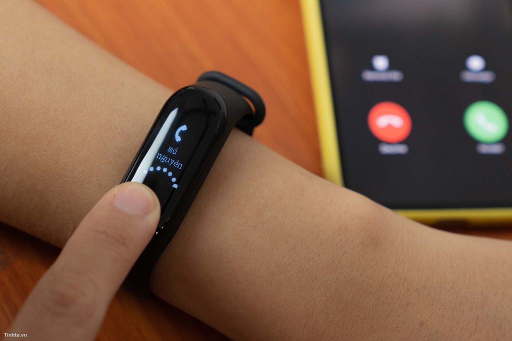 Sếp Xiaomi xác nhận Mi Band 3 sẽ ra mắt cùng Mi 8 và MIUI 10 vào ngày 31/5