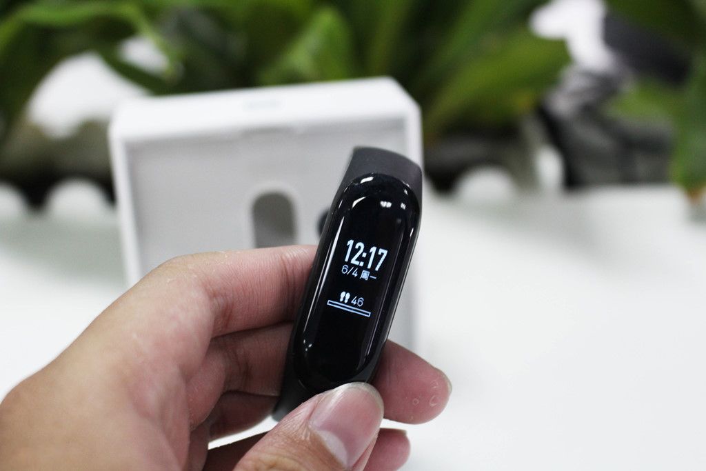 Trải nghiệm Xiaomi Mi Band 3 mới về VN: Đã có màn hình cảm ứng, bơi sâu 50m.
