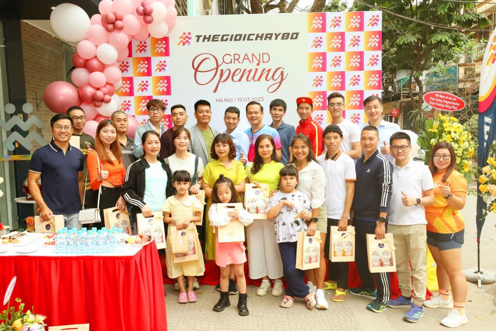 THẾ GIỚI CHẠY BỘ KHAI TRƯƠNG CỬA HÀNG TẠI HÀ NỘI
