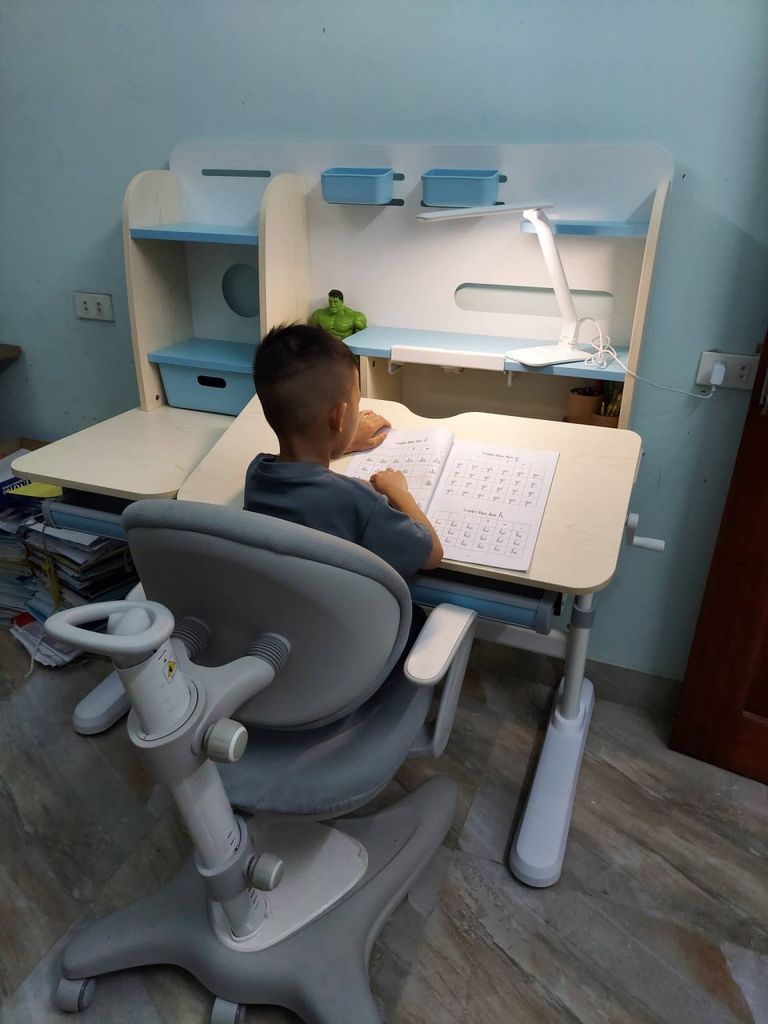 3 ĐIỀU CẦN BIẾT KHI CHỌN BÀN HỌC PHÙ HỢP VỚI TRẺ