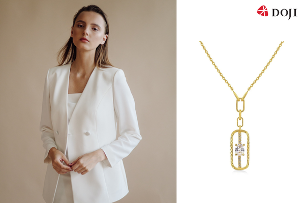 Mẫu dây chuyền Highlight Me phù hợp kết hợp với áo cổ chữ V đơn giản, đặc biệt là khi mặc vest hoặc blazer công sở