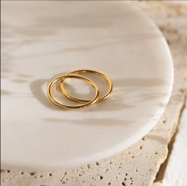 Vàng non thường được sử dụng chế tác trang sức giá rẻ, phù hợp với những người có ngân sách hạn hẹp