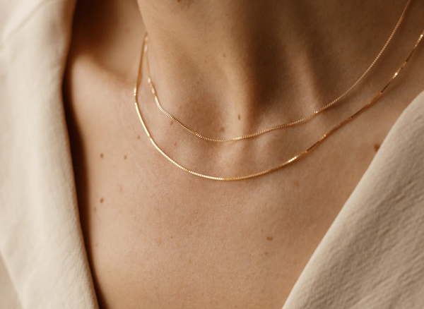 Trang sức vàng 10K thường phù hợp để đeo hàng ngày, không nên sử dụng để đầu tư bởi đặc tính dễ xỉn màu và hao mòn theo thời gian