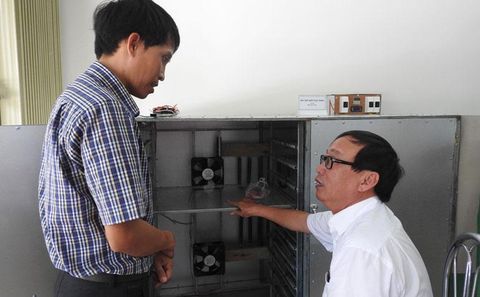 Thầy giáo môn Vật lý ở Phú Yên chế tạo máy sấy khô giúp tăng chất lượng thực phẩm