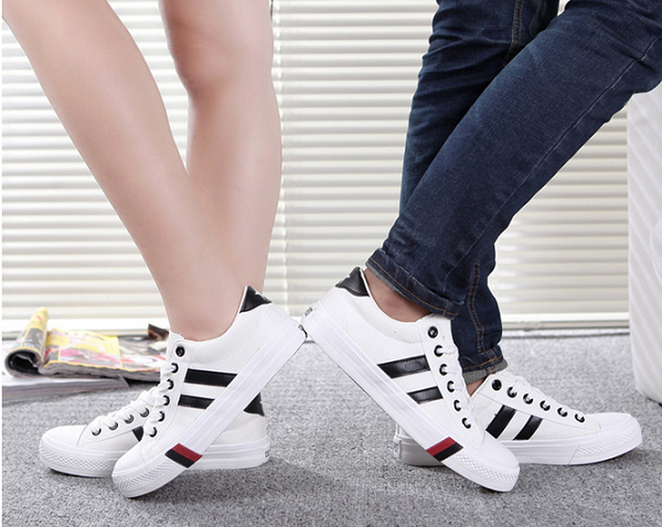 Giày đôi thể hiện tình cảm