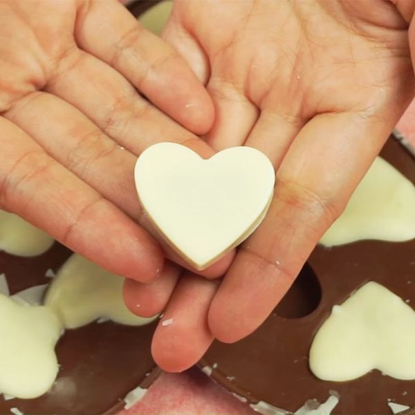 tặng socola trắng ngày 14/3 có ý nghĩa là đồng ý