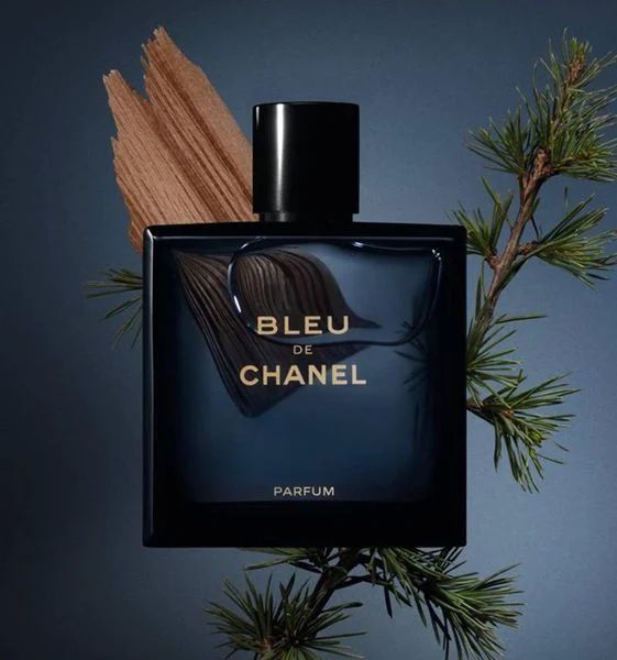 Nước hoa Bleu de Chanel có thiết kế cho sự lịch lãm, mùi hương đầy nam tính cho phái mạnh, thích hợp làm quà tặng valentine cho bạn trai