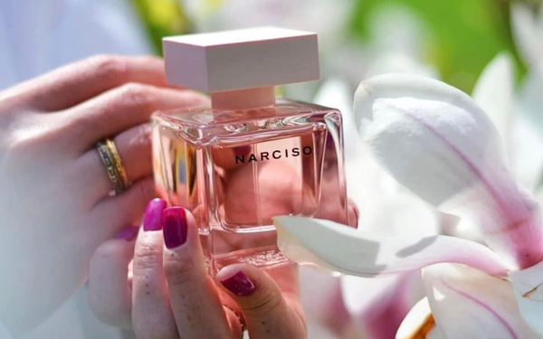 Sắc hồng cristal quyến rũ từ nhà Narciso