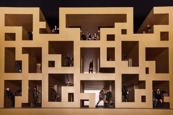 Họa tiết Greca Versace