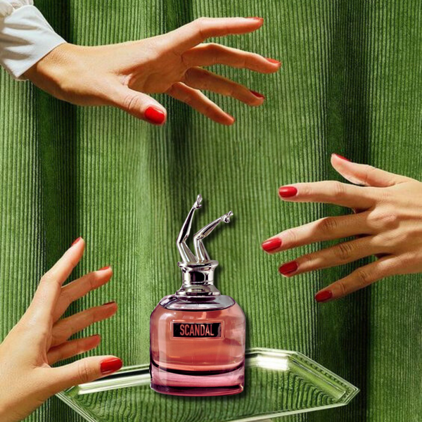 Nuoc-hoa-di-bar-Scandal