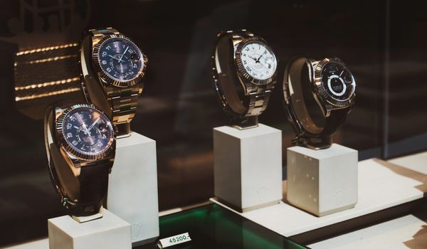 Tặng đồng hồ nam dịp valentine là lựa chọn ý nghĩa dành cho chàng.