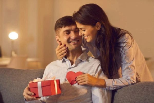 Tặng quà 14/3 cho bạn trai để thể hiện tình cảm