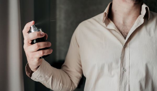 Liều lượng và số lượng xịt nước hoa đúng cách mỗi lần sử dụng