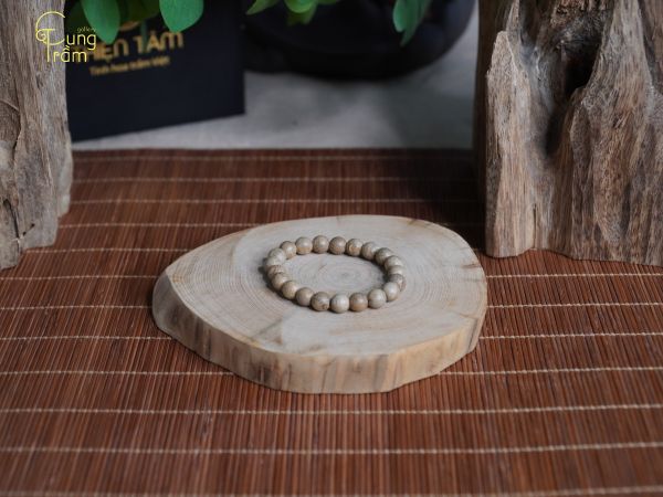 Cách chọn và đeo vòng tay 18 hạt đúng cách