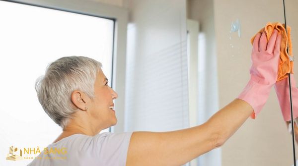 cach tay can canxi tren guong kinh hieu qua