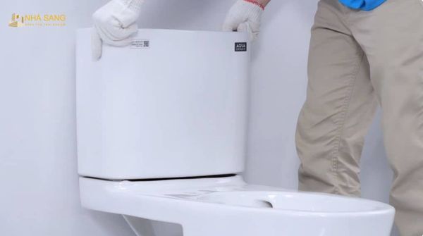 lap ket nuoc vao than bon cau