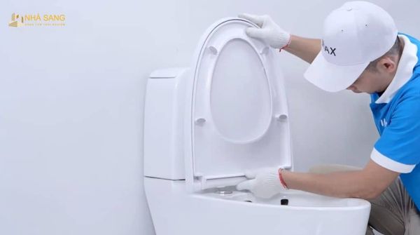 lap nap nhua bon cau