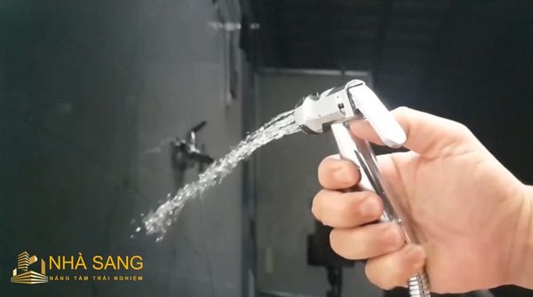 lua chon voi xit ve sinh phu hop theo ap luc nuoc