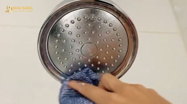 luu y khi ve sinh voi sen tam