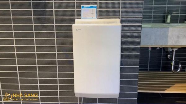 may say tay inax thiet bi ve sinh tien loi thong minh