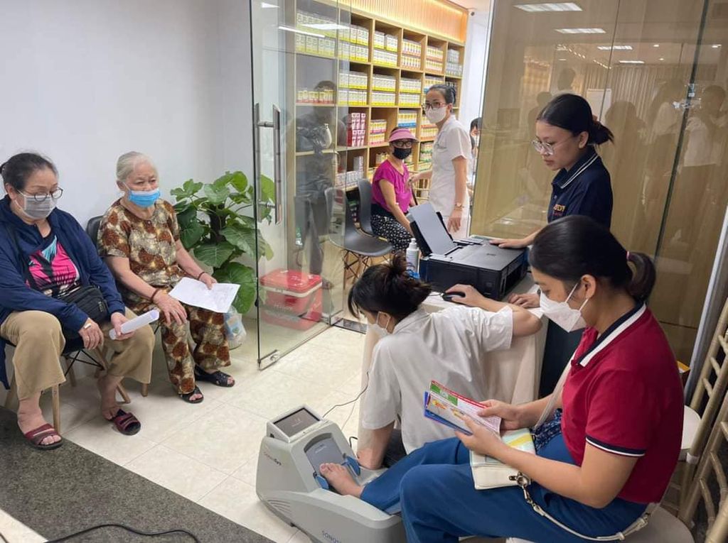 Đo loãng xương miễn phí - mừng nhà thuốc Phương Chính khai trương cơ sở mới tại Bạch Mai, Hai Bà Trưng, Hà Nội.