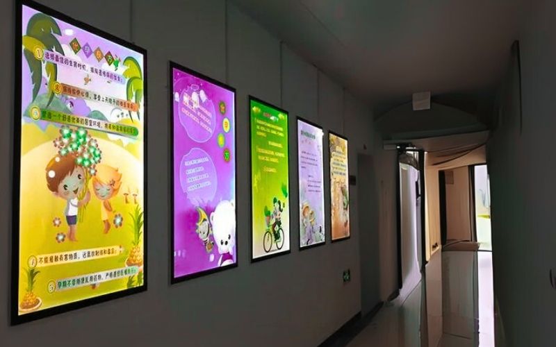 màn hình quảng cáo LCD treo tường