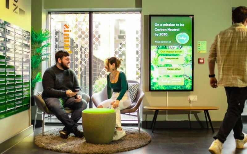 màn hình quảng cáo LCD treo tường