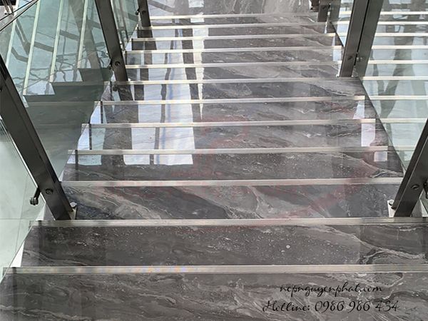 Nẹp chống trơn trượt cầu thang